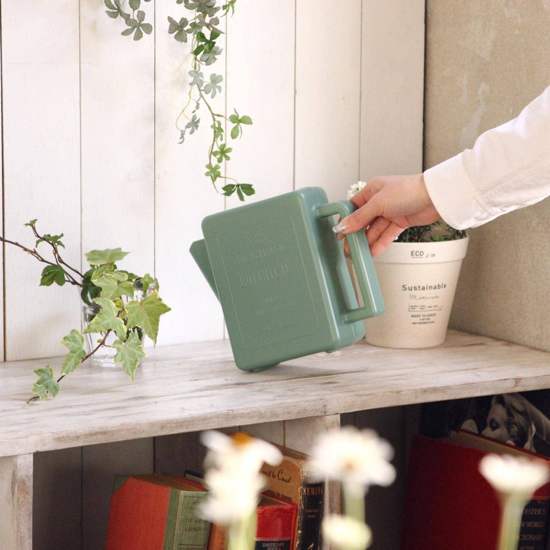 Ultra Slim Watering Can: Green