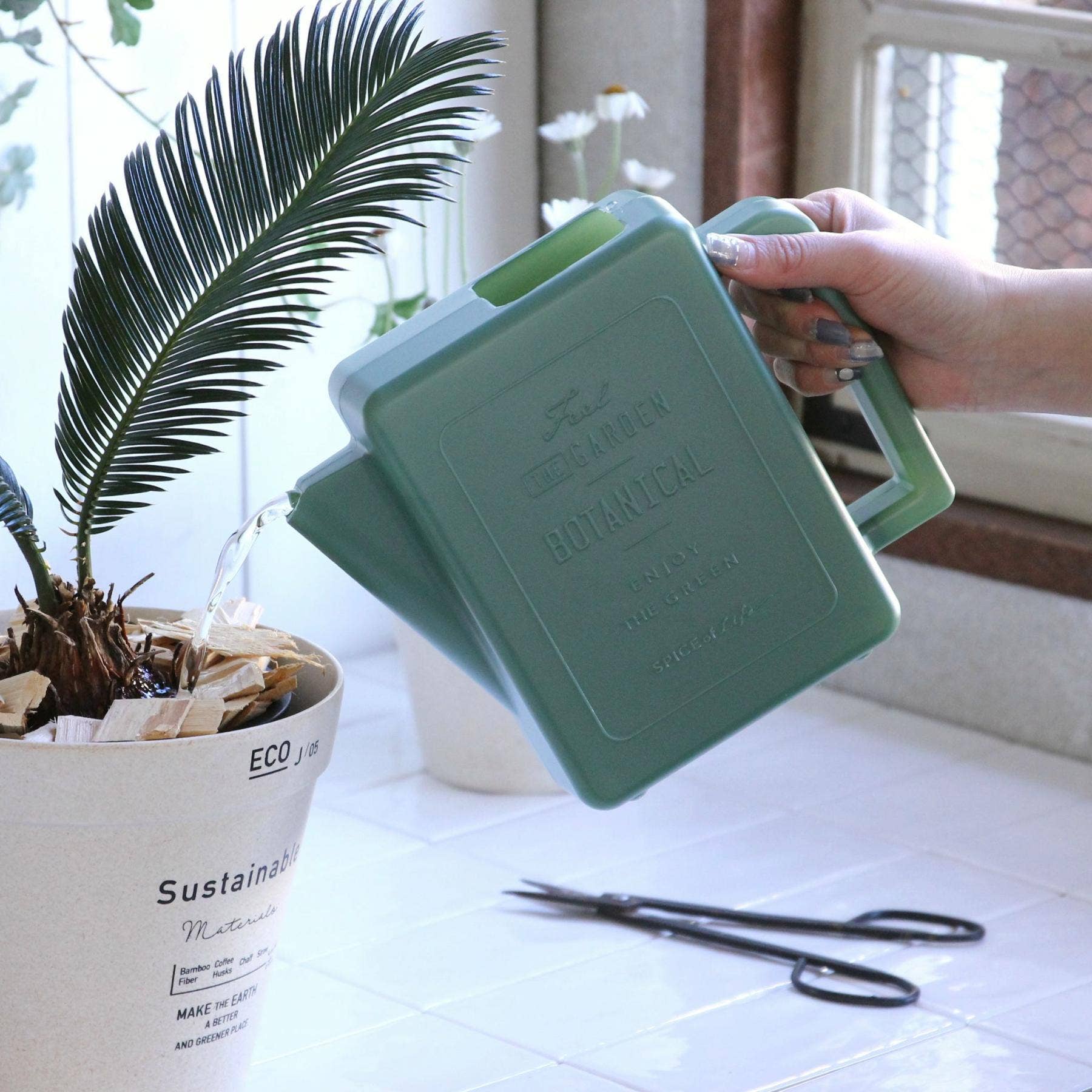 Ultra Slim Watering Can: Green