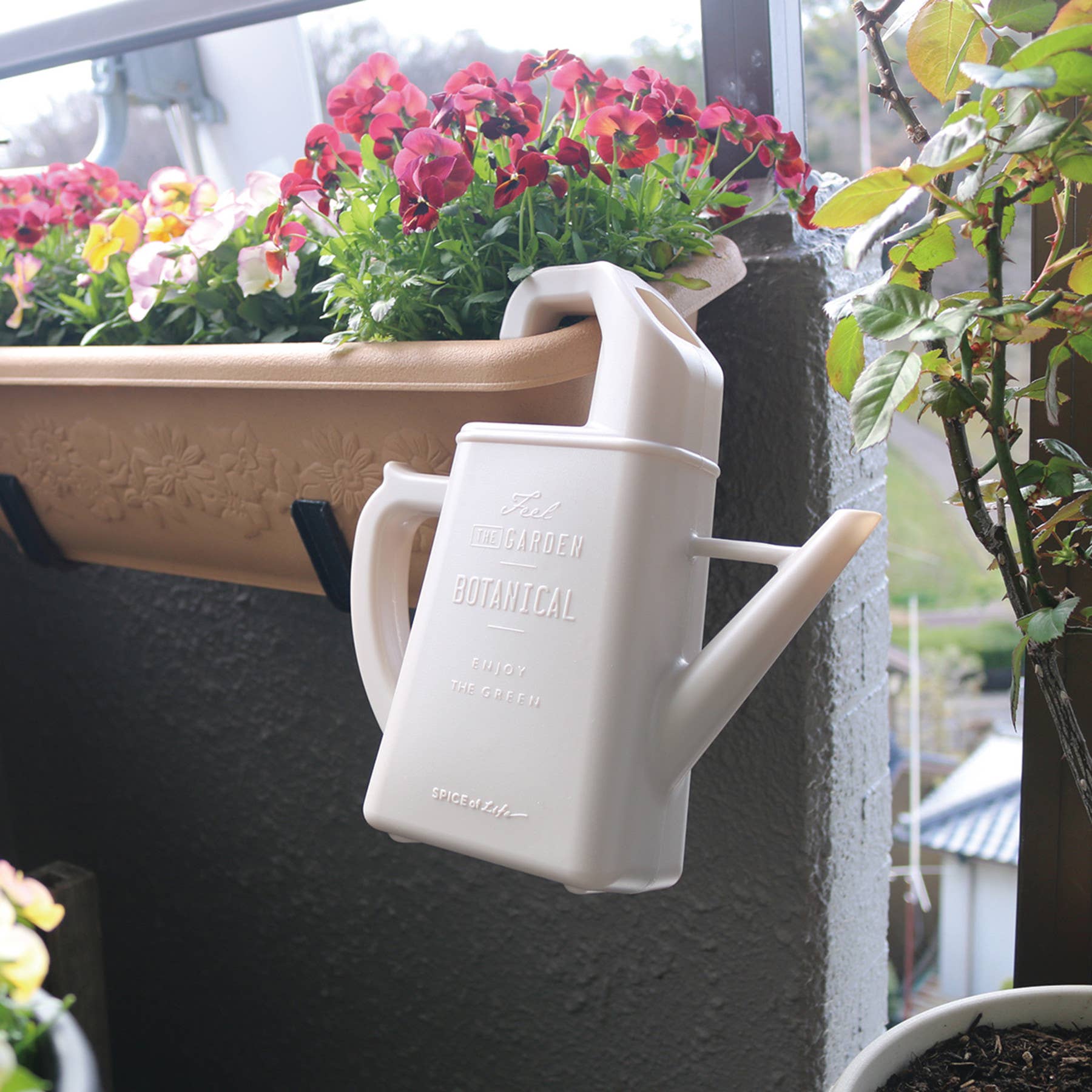 Hook Watering Can 1.7L: Beige